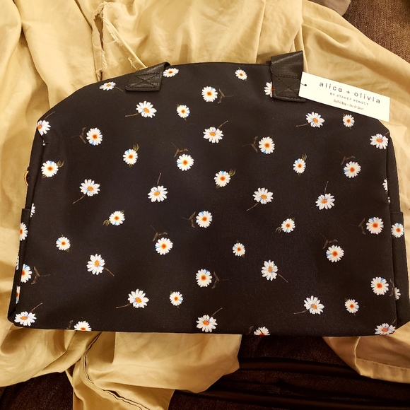 AO X FABFITFUN DUFFEL BAG - Picture 5 of 5